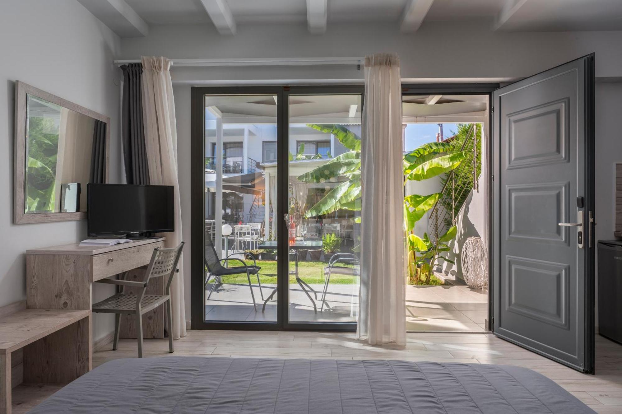 Adonis Luxury Village Pefkochori Room photo